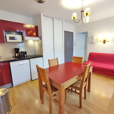 Apartamento La Petite Ourse, T2, Centre Luchon, Wifi, Casier à Skis, Ascenseur, 4 Personnes Bagnères-de-Luchon